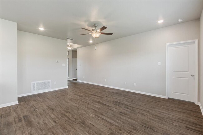 Building Photo - 7436 Garden Glen