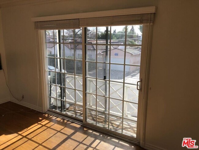 Foto del edificio - 9415 Charleville Blvd