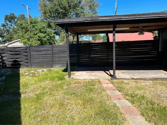 Building Photo - 8672 Cloverdale