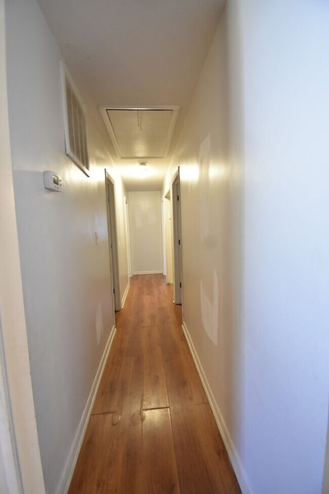 Foto del edificio - 3 Bedroom 1 Bathroom  - Pets Considered.