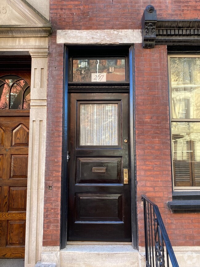 Building Photo - 267 S 21st St
