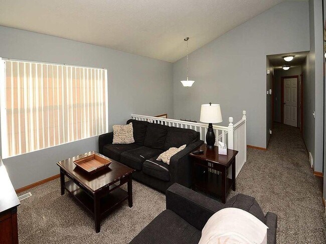 Foto del edificio - 7884 Redick Ave