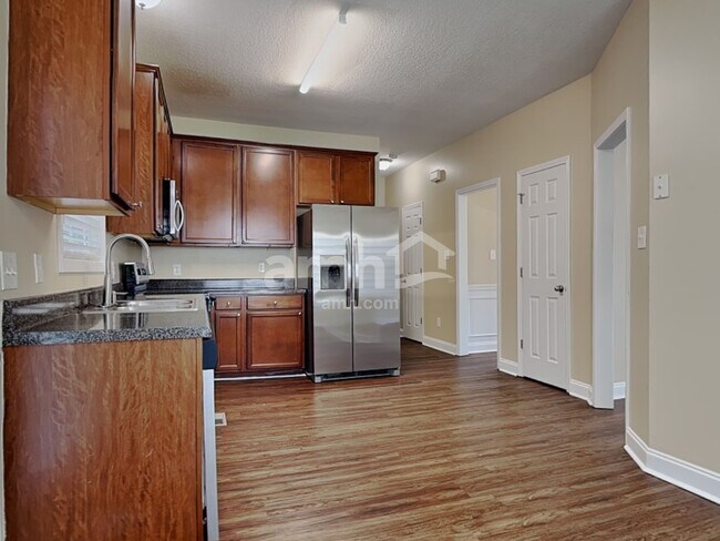 Foto del edificio - 5721 Rhyne Cove Ln