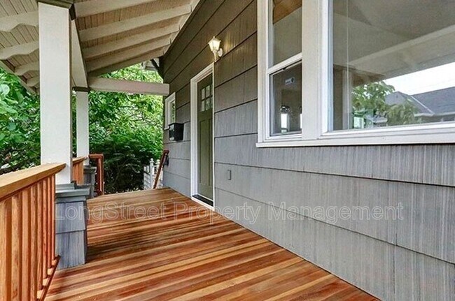 Foto del edificio - 2624 NE Sumner St