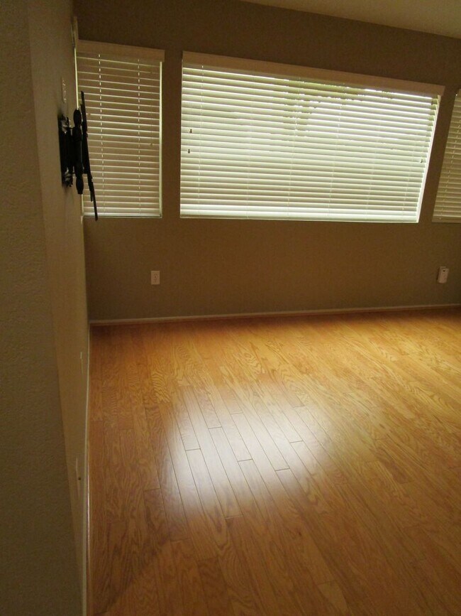 Foto del edificio - Gated Raintree Terrace Condo!