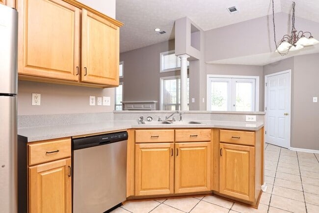 Building Photo - Beautiful 3 Bedroom