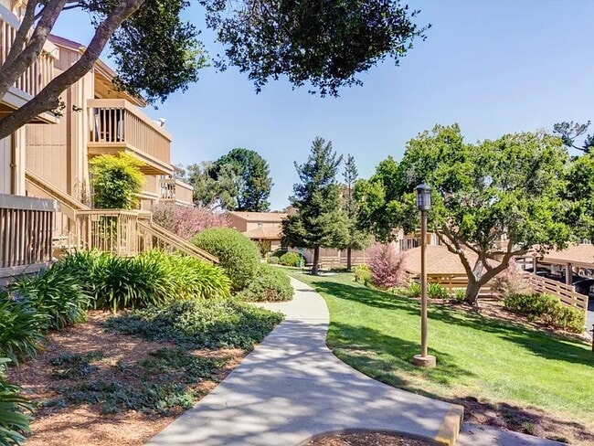 Building Photo - 300 Glenwood Cir