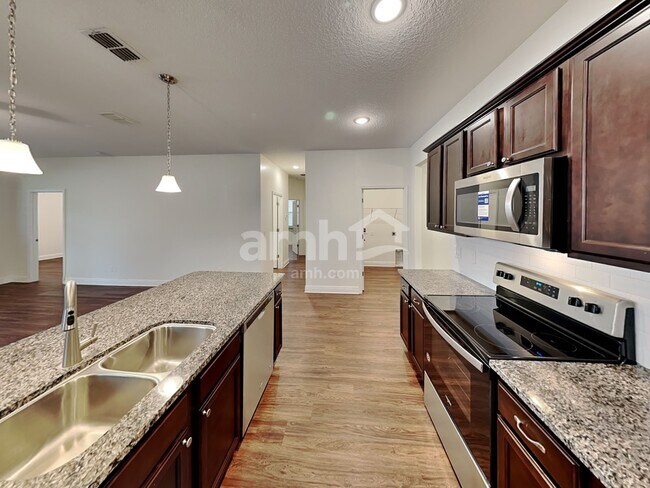 Foto del edificio - 1372 Celery Ave