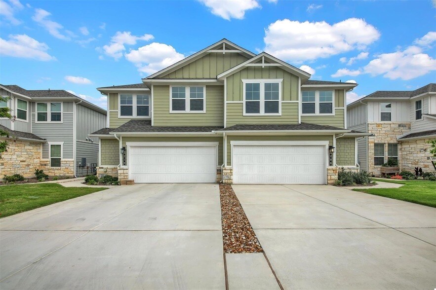 Foto principal - 208 Mirabeau Way