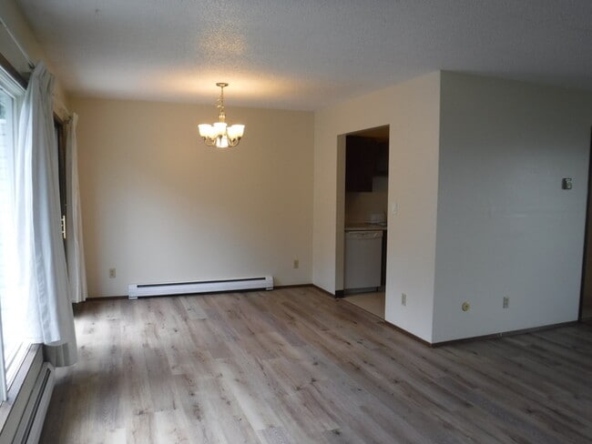 Building Photo - Duplex in the south hills