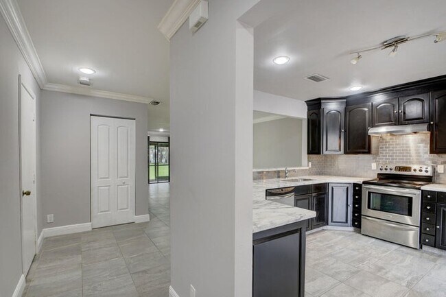 Foto del edificio - 1105 Maplewood Dr