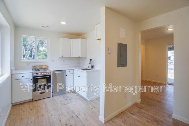 Building Photo - 10412 NE 71st St