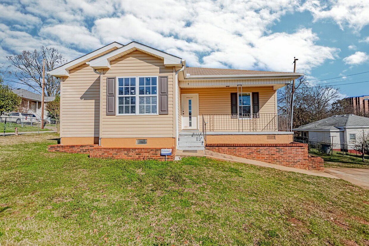 Primary Photo - Price Improvement! Great 3 Bedroom 2 Bathr...