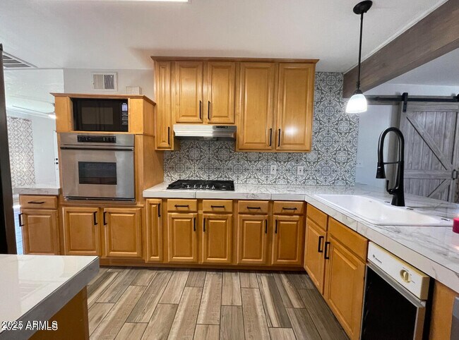 Foto del edificio - 3536 E Oak St