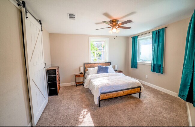 Foto del edificio - 23 E Brainerd St