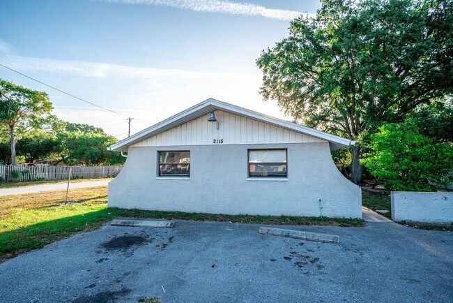 Foto del edificio - 2115 Coral Way Largo, FL 33771