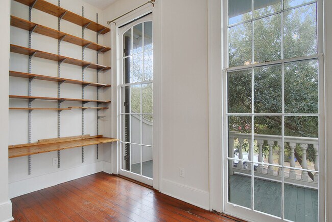 Building Photo - 2022 Baronne St