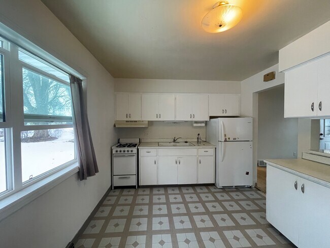 Kitchen 3 - 405 4th Ave NW