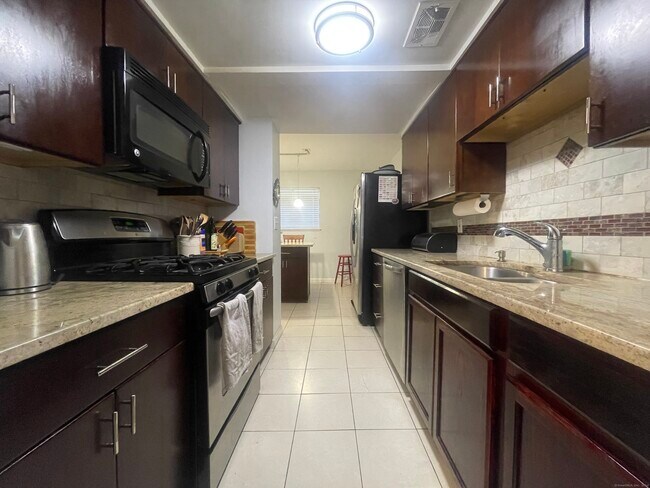 Building Photo - 153 Knapps Hwy