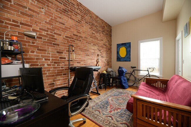 Building Photo - 252 Somerville Ave