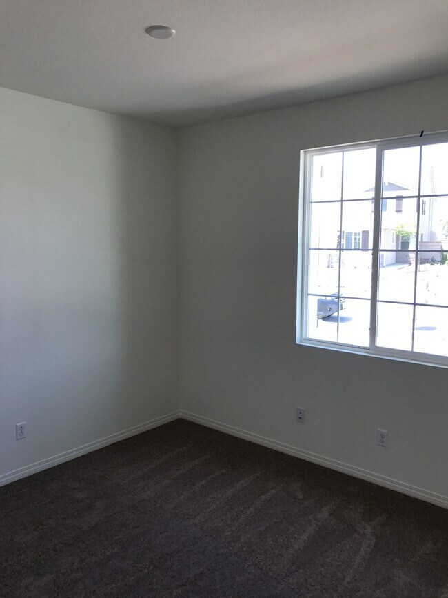 Foto del edificio - 5 bed home in RiverBend community, Eastvale schools