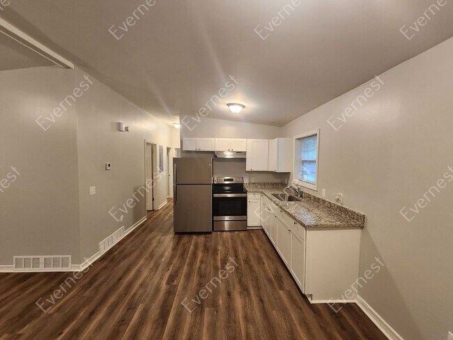 Building Photo - 3024 Pasadena Dr