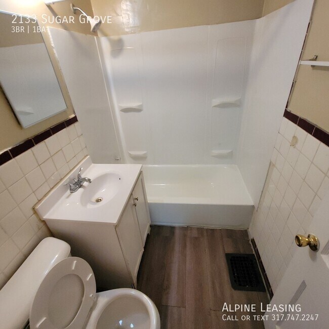 Foto del edificio - 2133 Sugar Grove Ave