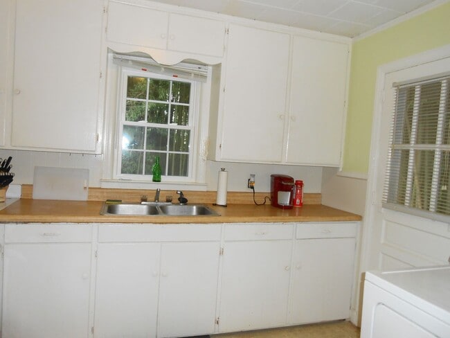 Building Photo - Ready in July 2026! Two bedroom, one level, one bath, off street parking!