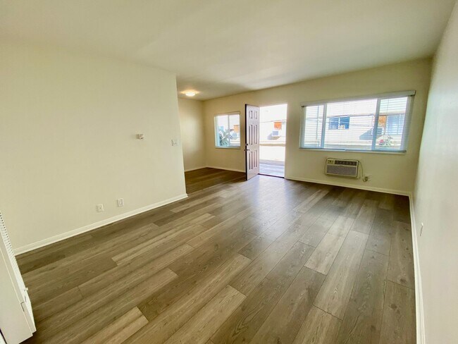 Foto del edificio - Beautifully Upgraded 1 Bedroom / 1 Bathroom Apartment Available Now!
