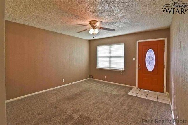 Foto del edificio - 1426 Harris Ln