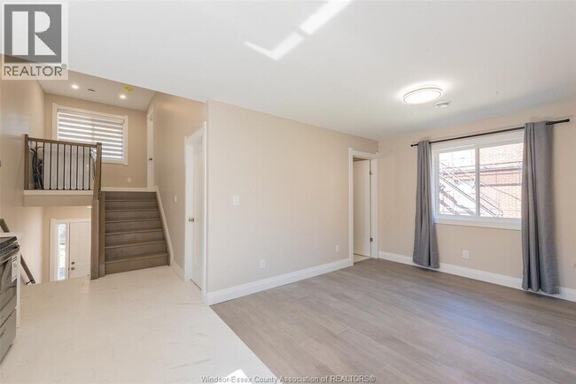 Photo du bâtiment - 912 Hall Ave