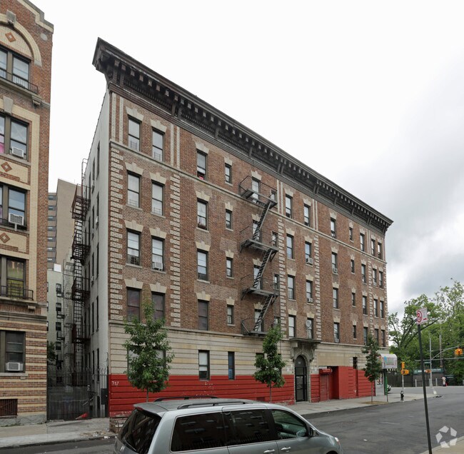 Building Photo - 787 E 185th St