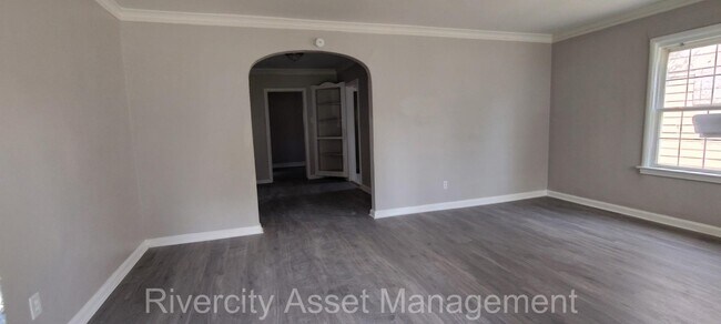 Foto del edificio - 2386 Larose Ave