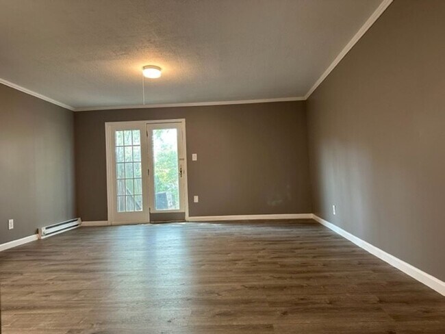 Building Photo - 3 Bedroom 1 Bath Row House in Harrisburg S...