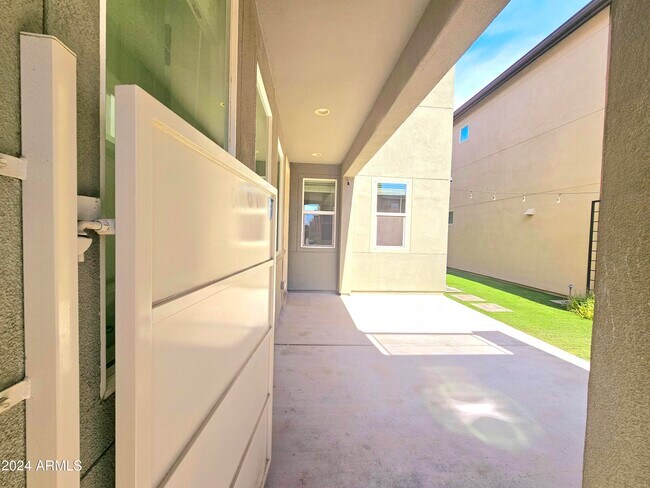 Foto del edificio - 7110 W Post Rd