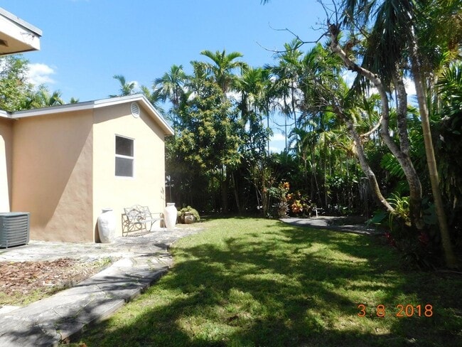 Foto del edificio - 6608 SW 65th St