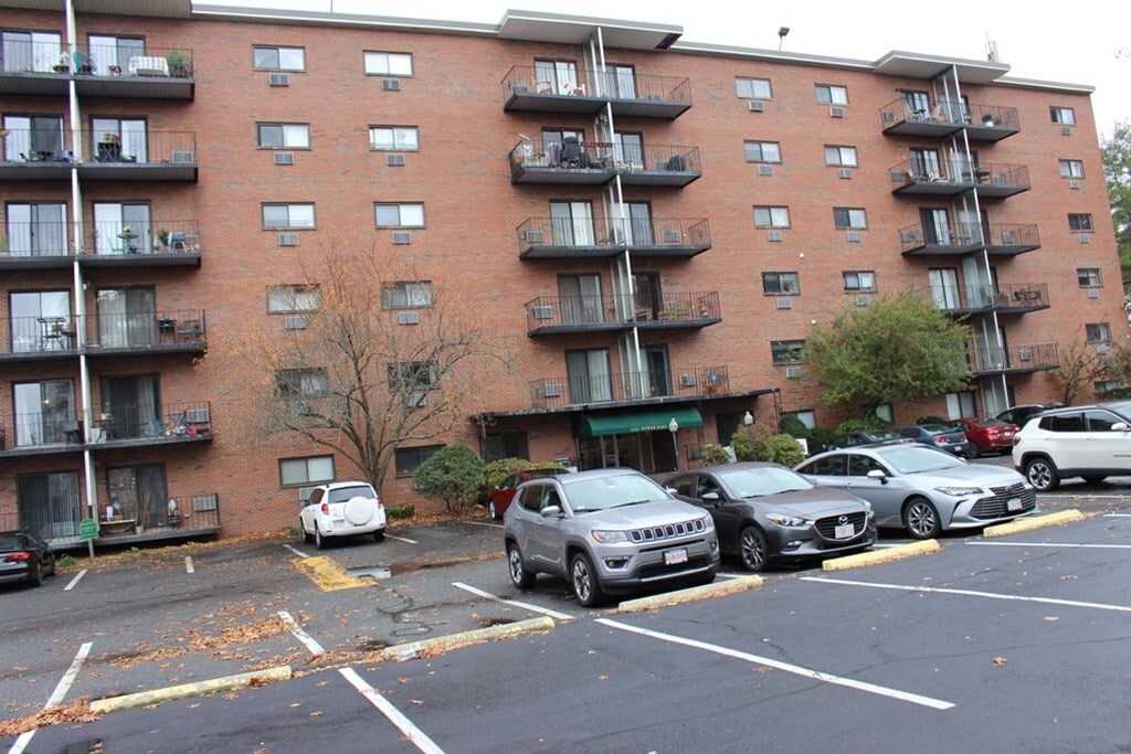 Primary Photo - 1321 Worcester Rd