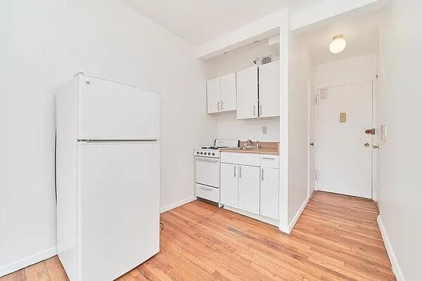 Building Photo - 317 W 29th St