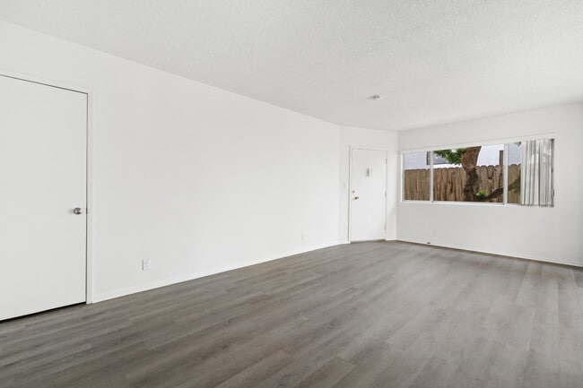 Building Photo - 1236 McClellan Dr