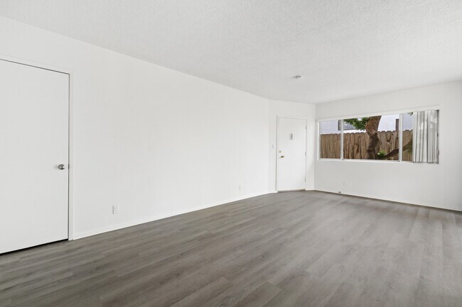 Foto del edificio - 1236 McClellan Dr