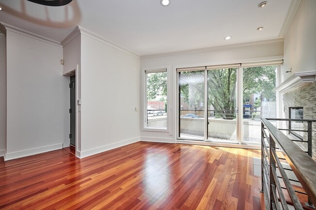 Building Photo - 1360 W Hubbard St