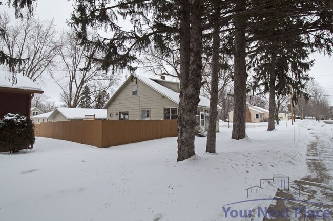 Building Photo - 515 1st St S