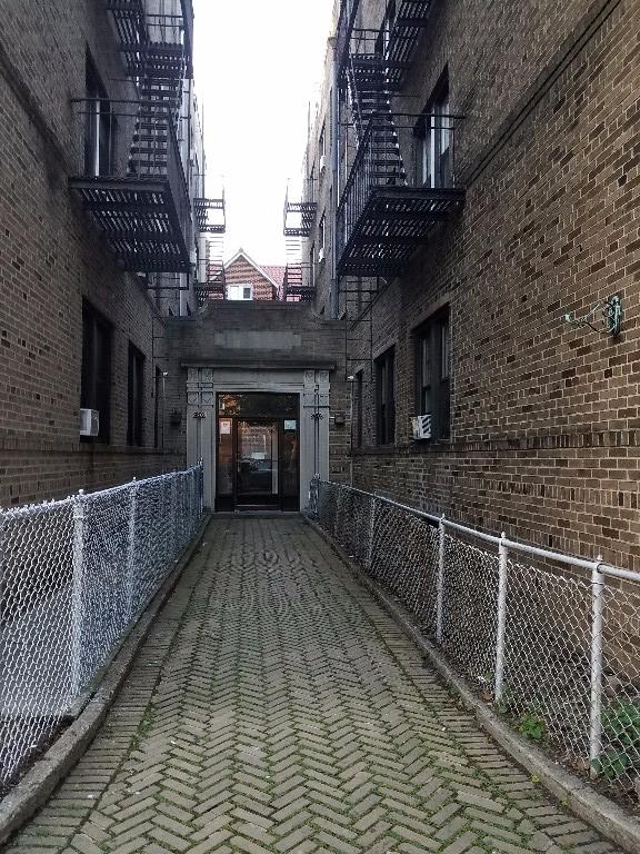 Foto del edificio - 8305 34th Ave