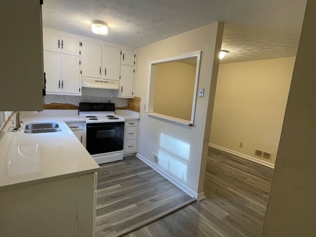 Foto del edificio - 4912 Valley Dale Ct