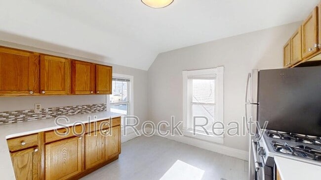 Building Photo - 219 N Institute St