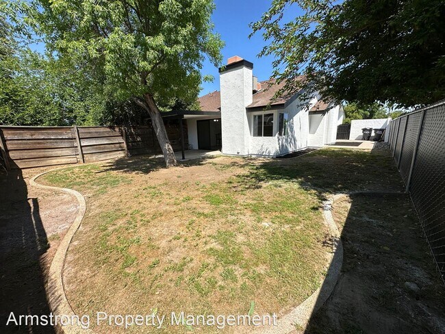 Building Photo - 2 br, 1.5 bath House - 1745 N. Liberty St.