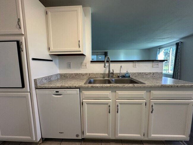 Building Photo - 5854 W 93rd Ave