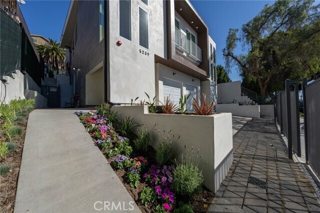 Building Photo - 5239 Huntington Dr N