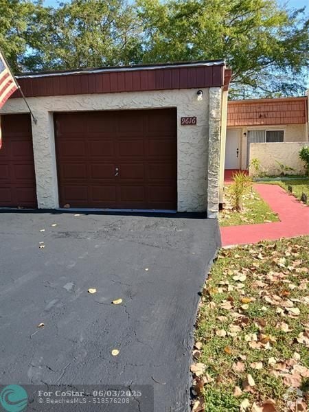 Building Photo - 9616 Oakburst Ln
