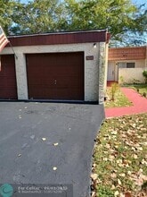 Building Photo - 9616 Oakburst Ln